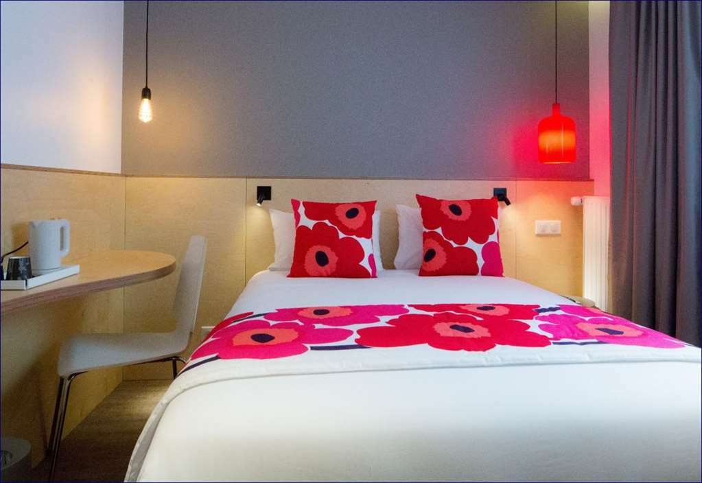 Hotel La Regence Courbevoie Zimmer foto